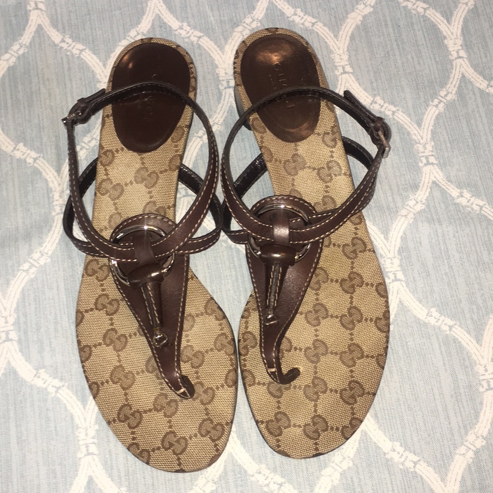 AUTH Gucci T Strap Block Heel Logo Sandal